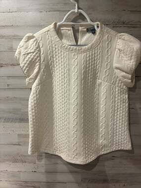 Laurel Grey Women's Cream Textured Short Sleeve Puff Sleeve Top